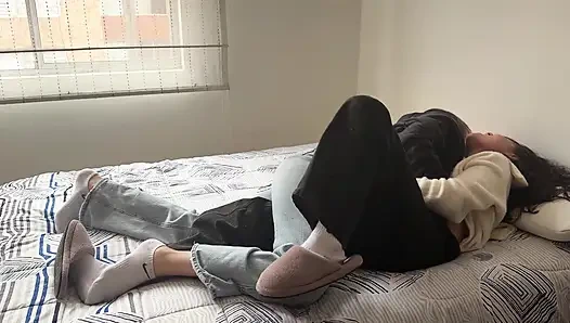 Birbirimize sürtünüyoruz