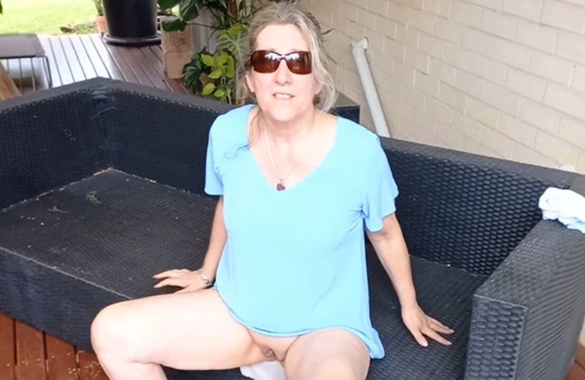 Azgın west aussie yavaş çekimde ağzı açık amını gösteriyor