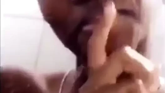 Bajan büyük memeli kız