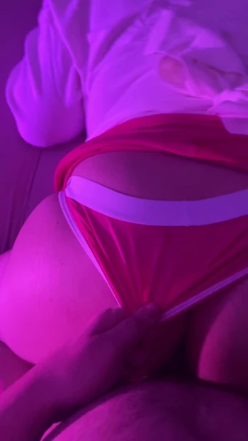 Падающий по челюсти момент из "Он кончил! Трахаю в трусики в сторону! Сперма на заднице и юбке"