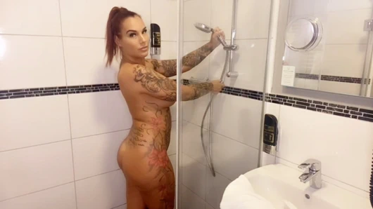 Ben her zaman azgınım! Bir günlüğüne bana katıl! Sürekli ve her yerde bana ulaşıyor!