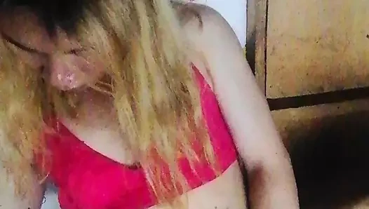 Burada her zaman odamda tek başıma mastürbasyon yapıyorum