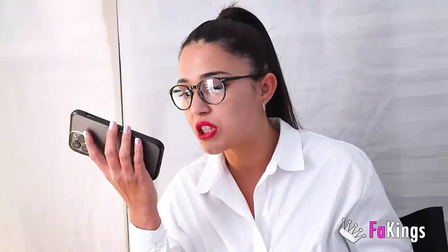 Кончи на нашу сексуальную секретаршу! Нурия Миллан покажет тебе, что чувствует себя порнозвезда