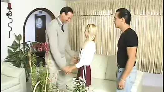 Genç sürtük büyük boşalma alıyor