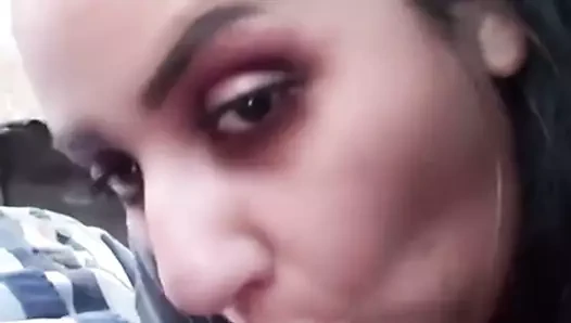 Paki kız ayesha veren oral seks için bf içinde araba