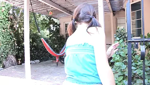 İki muhteşem genç fahişe banyoda gidiyor