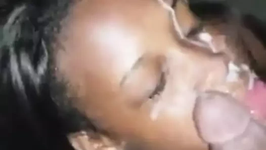 Siyah yüze boşalma