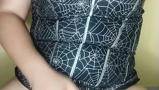 Azgın kız arkadaşı sevgilisi için götüne anal tıkaç sokuyor