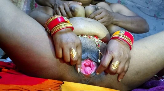 Pregnant suman bhabhi ke chut me bhaiya hanth ghussa ke paani nikal diya.hot jawan aunty ko boyfriend ne Dogg style me but pela.