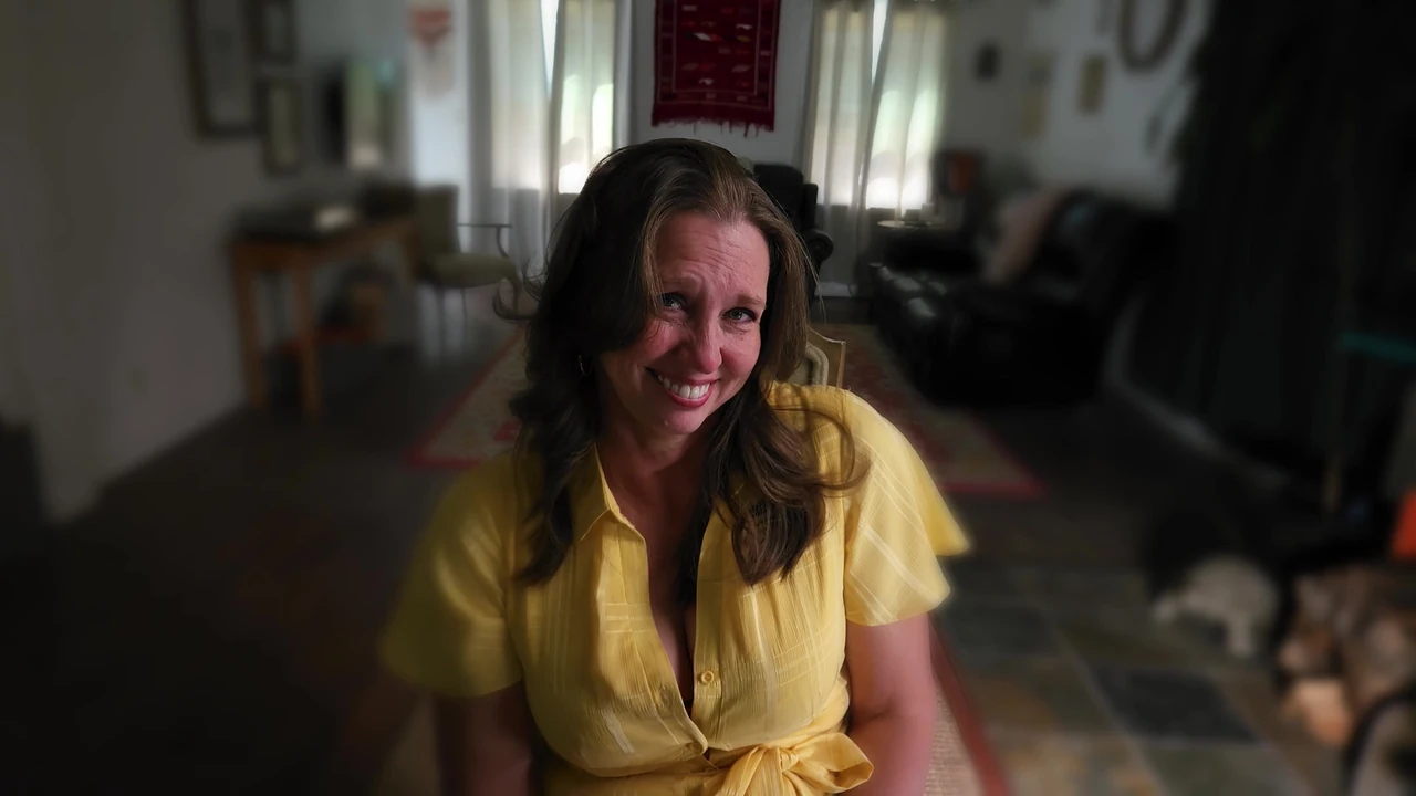 सेक्सी परिपक्व चोदने लायक मम्मी को सेक्सी युवा Miss Anna Lynx के साथ अपना पहला लेस्बियन अनुभव है