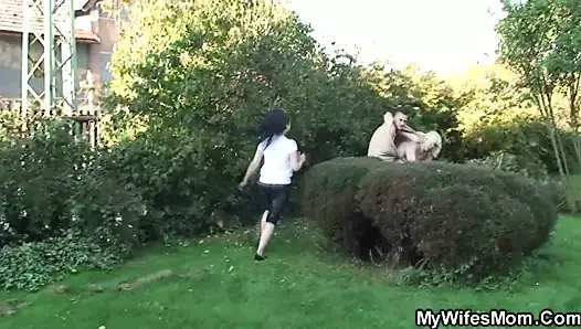 Büyük ğöğüslü sarışın anne azgın horoz sürmek