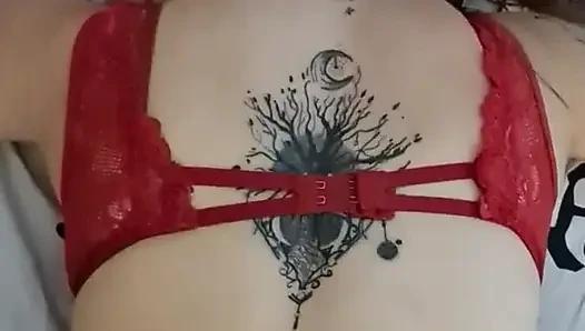 Kız arkadaş dev dildo ile videoda baştan çıkarıyor