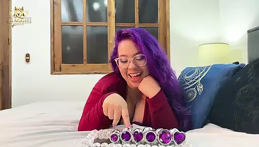 Partiden önce tüm anal oyuncaklarımı deniyorum