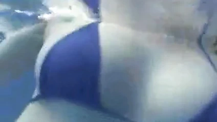 kızlar (çıplak olmayan)