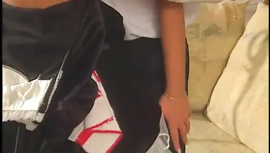 Seksi hizmetçi patronunun kurallarına itaat ediyor