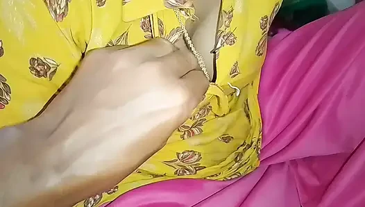 Hintli hemşire kocasının penisini emiyor
