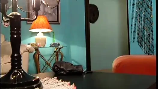 Seksi genç kızın yüzüne boşalıyor