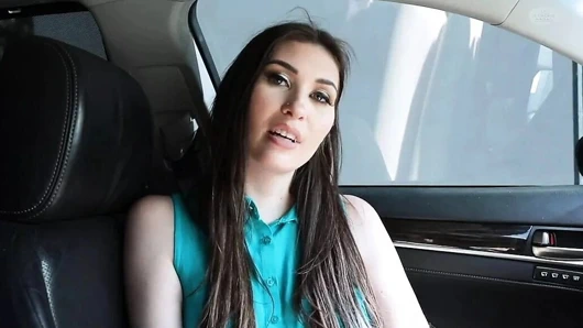 Üvey annem amının içine boşalmama izin veriyor