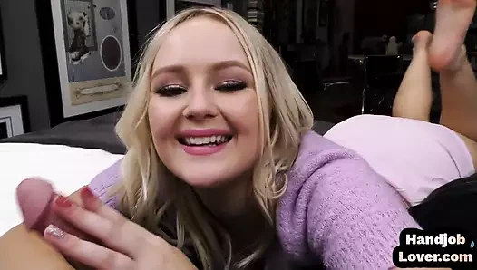 Külot fetişi – amatör bebek yatakta sevgilisine pov hj verir