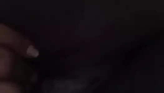 Hamile karısı göğüsler üzerinde handjob verir