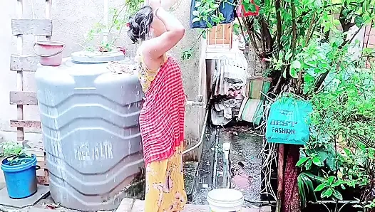 Ablam kızdı, tek kişilik yatağı paylaştık, tam gece tam Hintçe ses