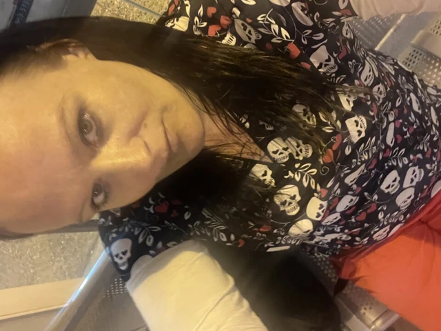 Yaramaz hemşire molada umumi banyoda fışkırtıyor