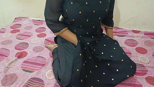 Hintli kadın el mms ile dever yarağını emiyor