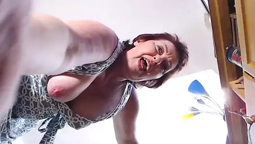 748 dev kadın Dawn kayıp evcil hayvanını arıyor