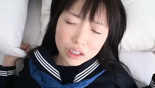 Orta yaşlı bir adam ve üniformalı bir güzellik.