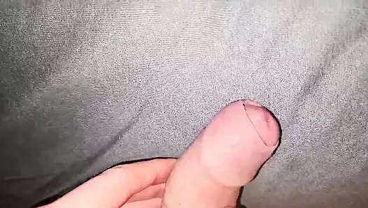 Yatakta yarağı ovuyor