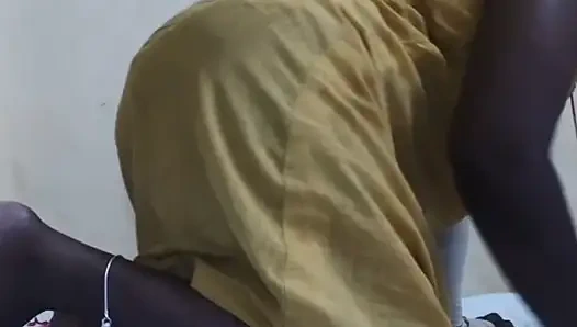 Aunty Bedla pu potu vachirukan vangada pulu yatha