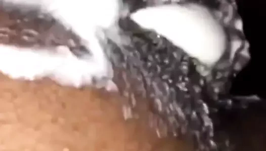 Üvey kız kardeşine onlyfans ile yardım ediyor