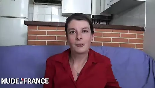 Yaşlı Fransız fahişe genç zenci sapığı sikiyor