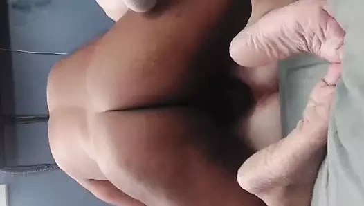 Öpüşme ve kafa, sonra onu jizz dolu pompalıyorum