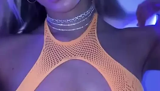 Rara knupps sakso çektikten sonra edepsiz bir muamele alıyor