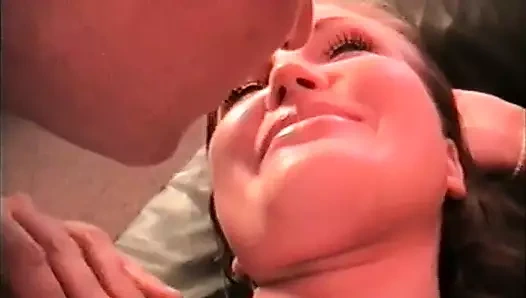 En iyi arkadaşım Fanny'yi esmer saçlı ve iliklerine kadar onun içindeyken taşaklarına kadar çekiyorum