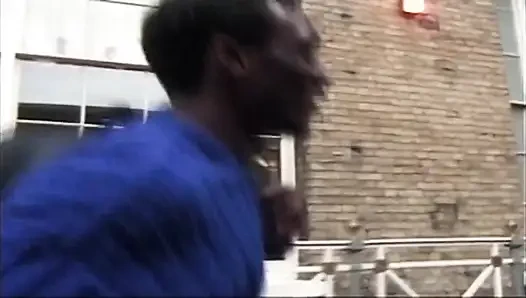 Büyük Omar'ın İngiliz maceraları: kanal anal hatunları (2001)