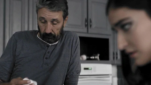 Emily willis üvey babası tarafından şaplak alır