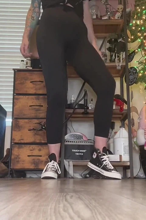 67 dev 16 feet boyut 14 converse