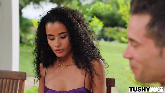 TUSHY великолепная модель Mia с идеальной задницей широко зияет