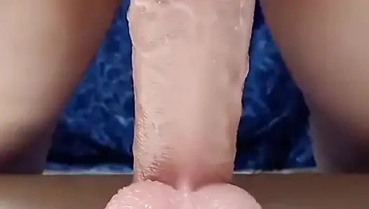 Vajinamı Büyük Bir Dildo İle Yırtıyorum