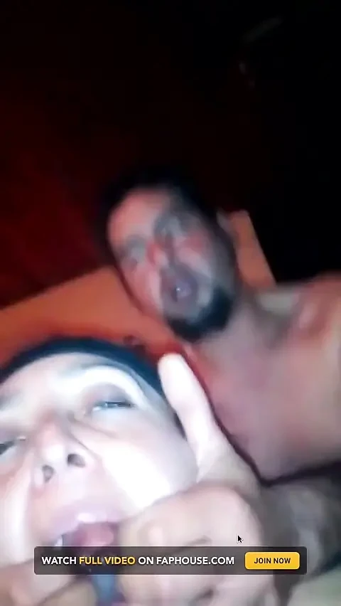 просит молока