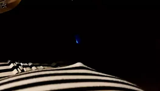 Gömleğimin içinden sert meme uçlarımı alay