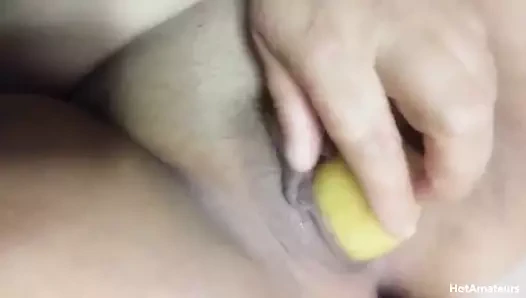 Bütün bir patatesi kedime yapıştırmak