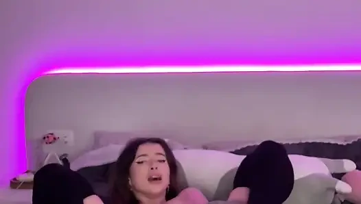 Adrianna Savu üniversiteli kızın göğüslerine giyiniyor ve külotsuz dans ediyor - kırmızı-ateşli bir xxx porno sahnesi!