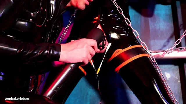 Tom Baker'ın elektrikli oyunu için zincirlendi