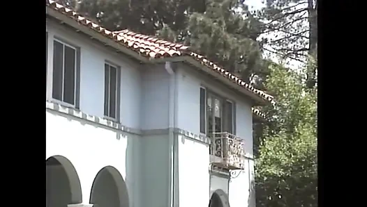 Seks terapisti genç bir çiftin boşalmasına yardım ediyor