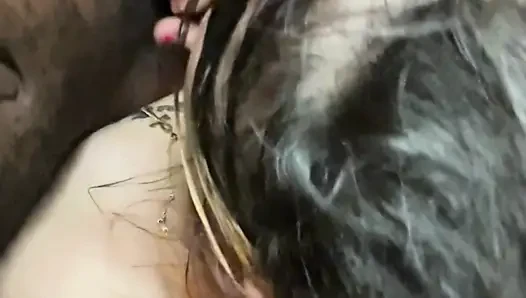 Büyük vücutlu harika götlü kıza istediğini veriyor