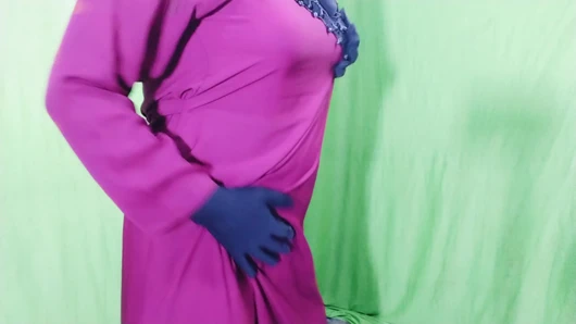 Hintli güzel tesettürlü Müslüman çift sikişmeye susamış