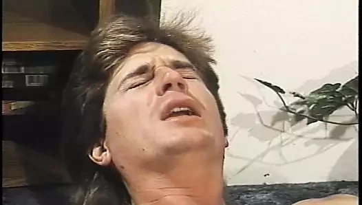 Onu kedi suyu damlar aşağı dışarı arasında onu kıllı kedi